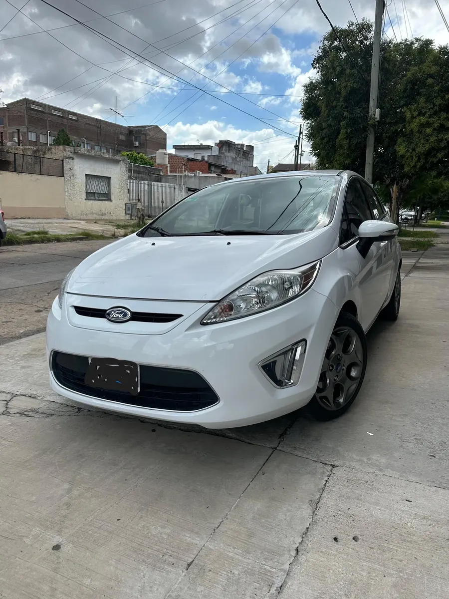 Ford Fiesta Kinetic 1.6 Design 120cv Titanium