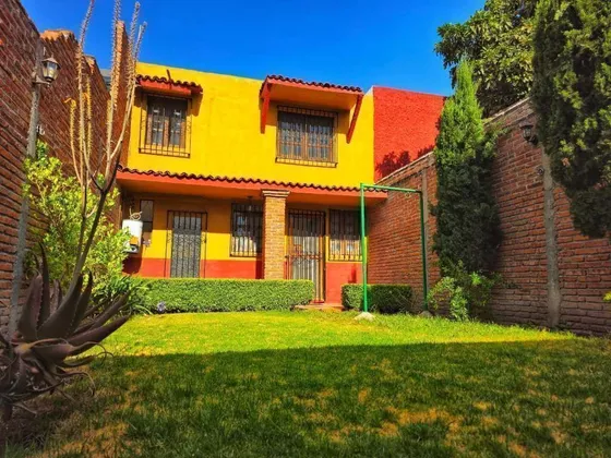 Casa Con Espacios Amplios Y Buena Ubicación-la Luz