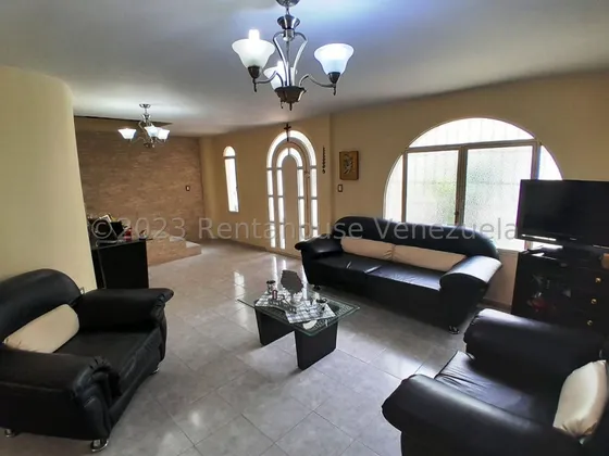 Vendo Hermosa Casa Ubicada En Guaracarima  La Victoria, Cód. 25-12307 Myc