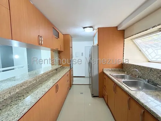 Daniela Linarez Vende Casas Espaciosa Elegante Quinta En Ubicacion Privilegiada Al Este De Barquisimeto Con 220m2 Cocina Tipo Italiana Y Todos Los Servicios Basicos                                    