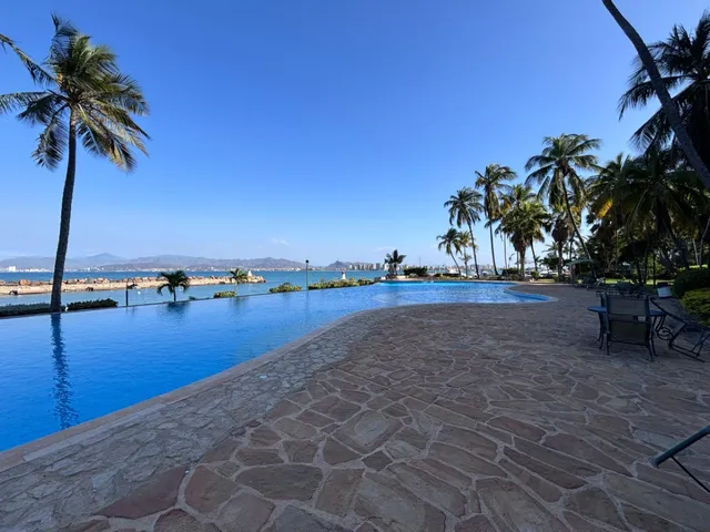 Apartamento En Lecheria Con Vista Al Mar En Alquiler