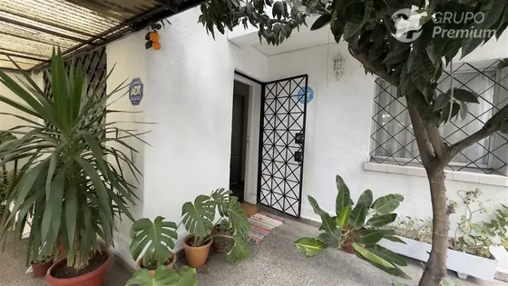 Casa Con 6d+2b+4 Est Y Galpón En Estación Central