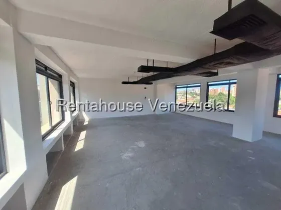 Maritza Lucena Vende Amplia Y Espaciosa Oficina Al Este De Barquisimeto, Para Remodelar A Tu Gusto, Para Tu Futuro Negocio,