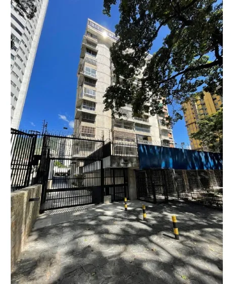 Apartamento En La Av. Andrés Bello Con Las Palmas 