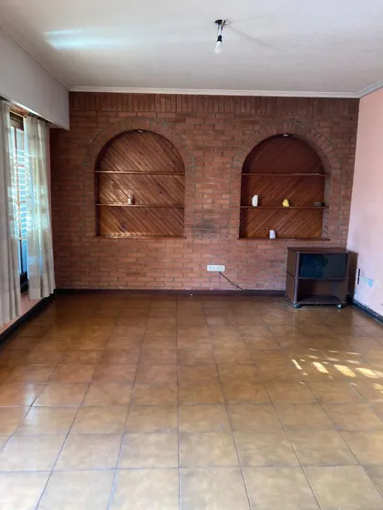Casa En Venta - 4 Dormitorios 2 Baños - Local - 152mts2 - Quilmes