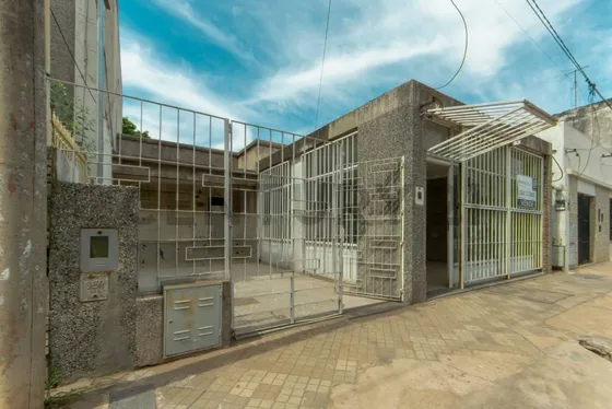 Venta Casa 2 Dormitorios C/local Comercial Al Frente. Excele