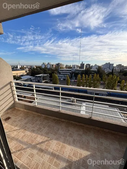 Alquiler Monoambiente Centro De Caseros - Piso Alto - Divisible!! Impecable