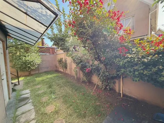 Casa En Venta De 4 Dorm. En Huechuraba