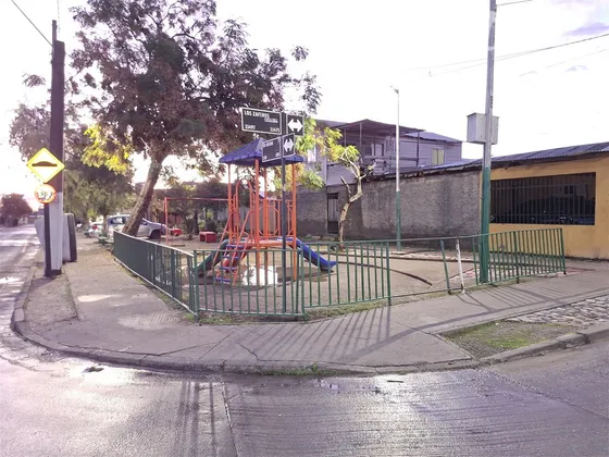 Casa En Venta De 4 Dorm. En El Bosque
