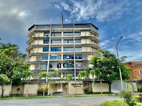 Es Un Apartamento Ubicado En La Ciudad De La Victoria Edificio Roraima Piso 2 Apartamento 2-b De 270 Mts Cuadrado Aproximadamente Cuenta Con 3 Habitaciones Con Amplias Tiene Una Sala Gigante , 1 Estud