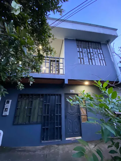 Hermosa Casa De Dos Pisos