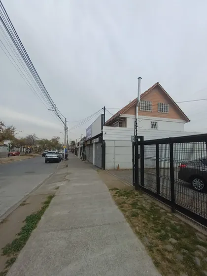 Casa Con Local Comercial. Buena Rentabilidad.