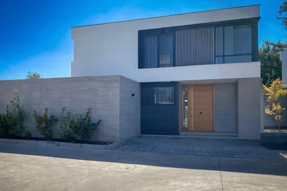 Moderna Casa En Condominio 4d,5b (norte) En Los Dominicos