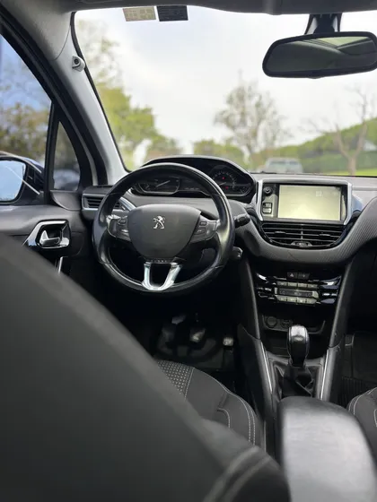 Peugeot 208 1.2t Allure 5p