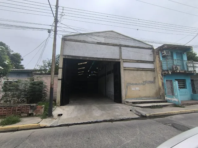 Galpon En Alquiler Ubicado En Zona Industrial Guacara, Calle Briceño. St