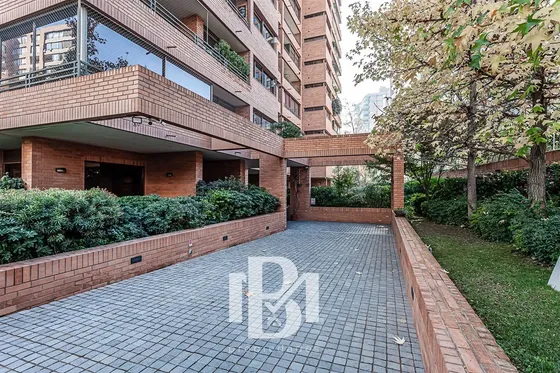 Gran Departamento En Venta De 4 Dorm. En Las Condes