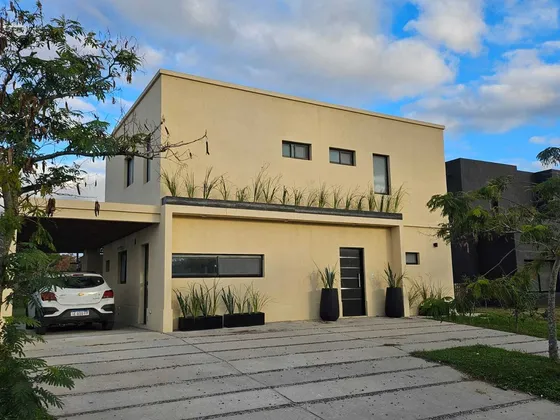 Casa  En Venta En Puertos Del Lago, Acacias, Escobar