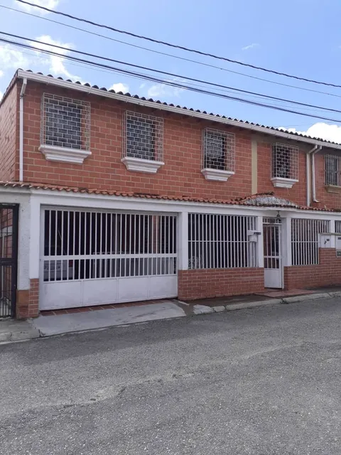 Best House Vende Amplia Casa En Llano Alto 