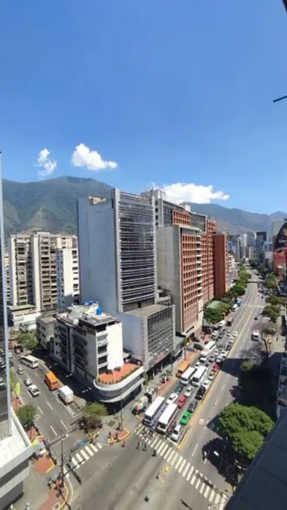 Alquiler En Chacao 26 M2/3 Espacios/2 Baños 