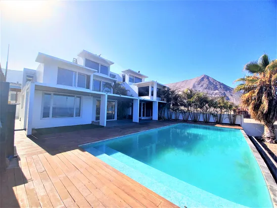 Espectacular Casa 3 Niveles / Frente Al Mar / Arturo Prat