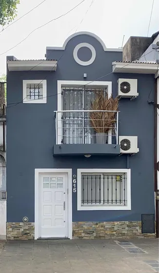 Casa Al Frente Departamento Tipo Dúplex 2 Ambientes Amplios Garibaldi Al 600 Lomas De Zamora /temperley Entre Brandsen Y Dorrego Impecable !!! (cerca De Las Lomitas) Sin Expensas !!!