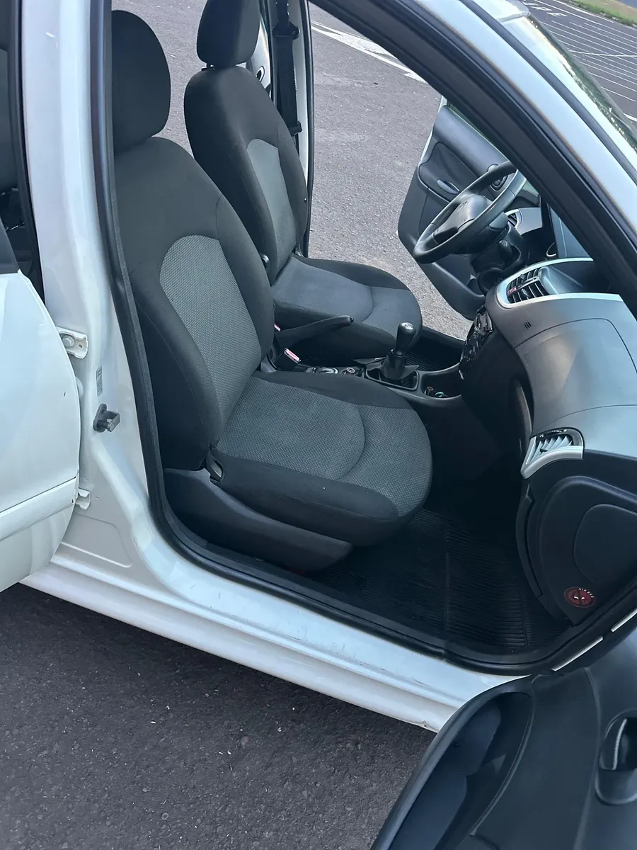 Peugeot 207 2014 1.4 Active Flex 5p — foto 8