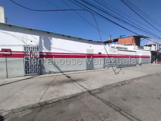 Karen Burgos Vende Excelente Local Comercial En Centro De Barquisimeto, Ideal Para Taller, Zona Muy Transitada Y Comercial.