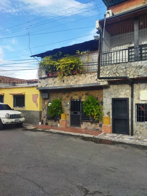 Casa Economica Barrio San Agustin Cerca Del Terminal De Maracay   Estado Aragua   022js