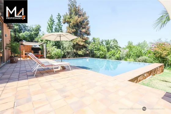 Casa En Venta De 6 Dorm. En La Reina