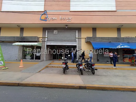Local En Venta En La Av Bolivar Maracay 25-19887 Irrr