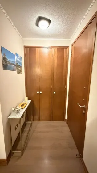 Un Dormitorio Amoblado Con Estacionamiento Y Bodega