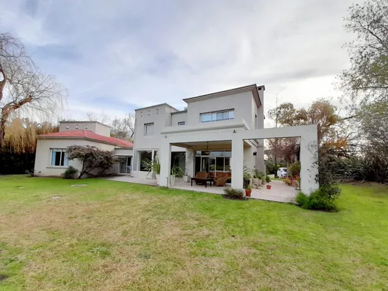 Casa En Venta En Barrio Cerrado Los Pinguinos