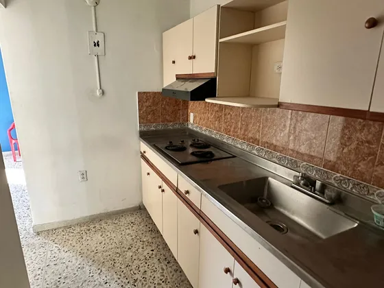 Arriendo Oficina Amplia En Laureles