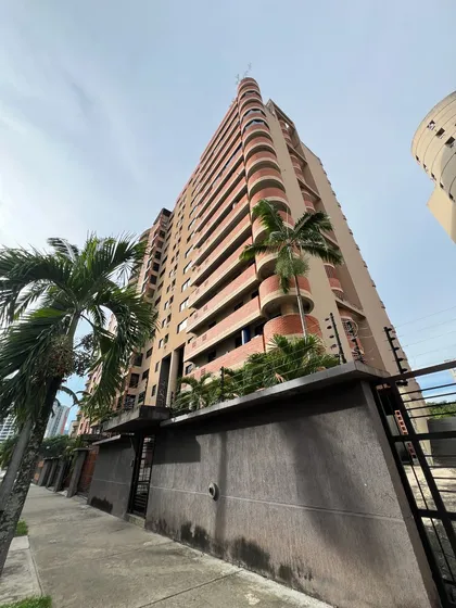 Apartamento En Alquiler Valencia Urb Los Mangos (mer)
