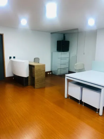 Oficina En Arriendo Amoblada 87m Chico