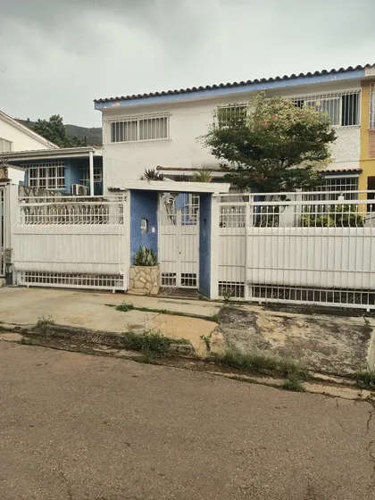 Angelica Rivas Vende Casa En Urbanizacion Trigal Sur, Valencia Vzla. Calle Abierta