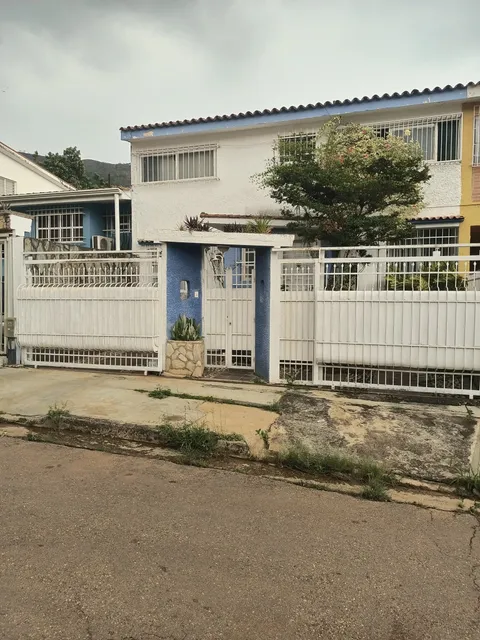 Angelica Rivas Vende Casa En Urbanizacion Trigal Sur, Valencia Vzla. Calle Abierta