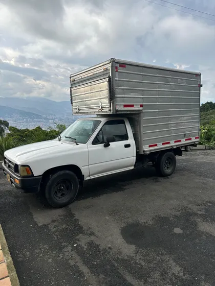 Toyota Hilux 2.4l 117 Hp 4x2