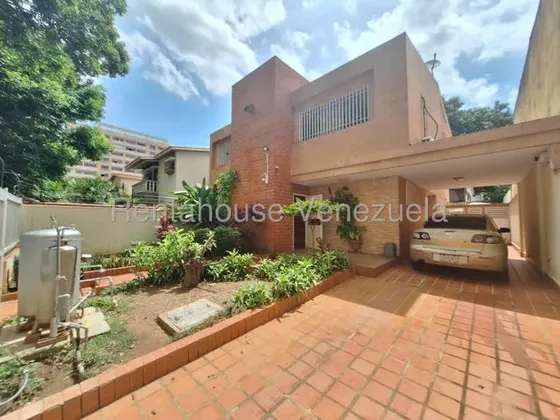 J.j Latouche 27-2951 Casa En Venta La Trigaleña Valencia, Amplia, Cómoda, De Grades Espacios, Muy Cerca Al Club Italo.