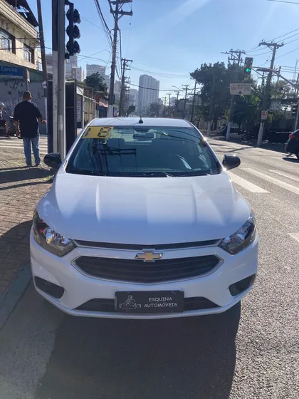 Chevrolet Onix 1.4 Advantage Aut. 5p