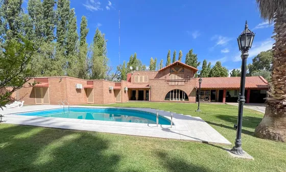 Gran Casa En Chacras De Coria 