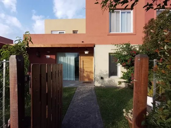 Venta Casa 6 Ambientes En Barrio Abierto Casas De Santa María