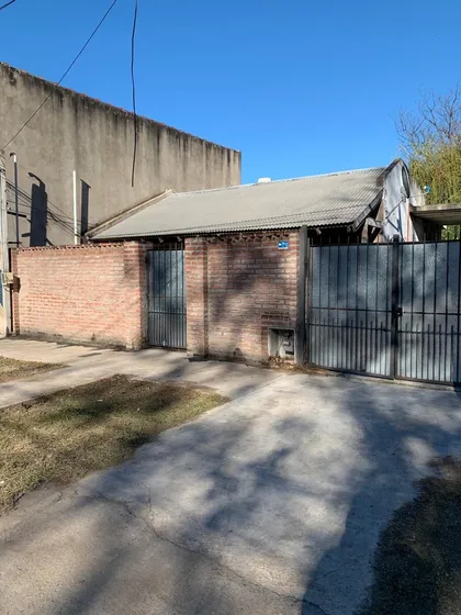 Venta Casa 3 Amb. C/jardin -benavidez