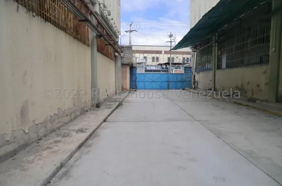 Galpón / Depósito Industrial  Alquiler  Guatire ( Terrinca) Mls - 23-4381