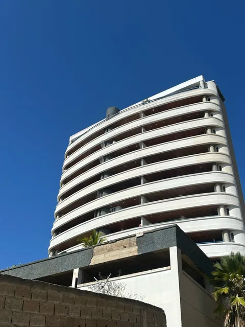 Pampatar, Sector La Caranta !! En Venta Cómodo Apartamento Con Espectacular Vista A La Bahía. 83,11 M2, 2 Hab., 2 Baños, 1 Pe. Edificio Con Excelente Ubicación. Calle Ciega !!