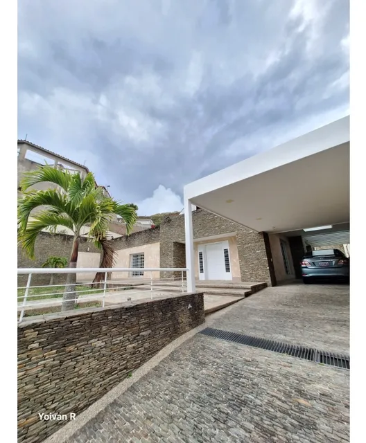 Se Vende Casa Remodelada En La Rosaleda Norte