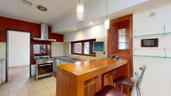 Venta Casa De Categoria Con Quincho Y Pileta Climatizada