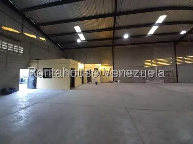 Bray Montoya Alquila Galpon De 2,500m2 Con Luz Trifasica Tanque Subterraneo Vigilancia Las 24 Horas Ubicado En La Zona Industrial Ii 2#5#8#2#9#8 Bray Montoya                                           