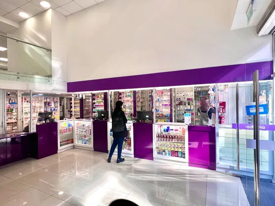 Se Vende Negocio De Farmacia Funcionando, Bien Ubicado