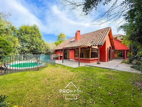 Casa En Venta De 5 Dorm. En Las Condes